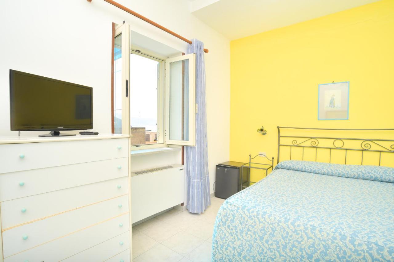 Hotel Celeste Procida Exterior foto